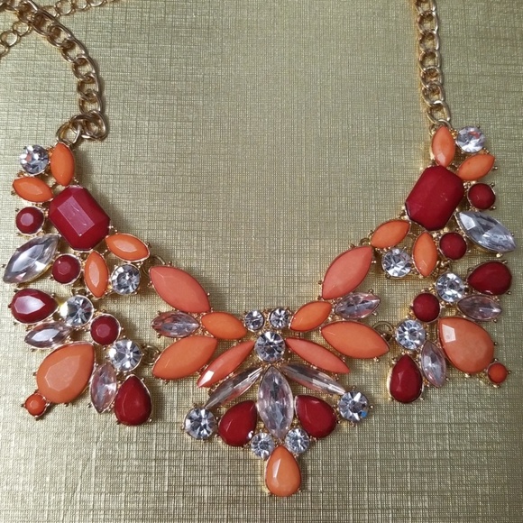 Bib Design Necklace - Picture 3 of 3